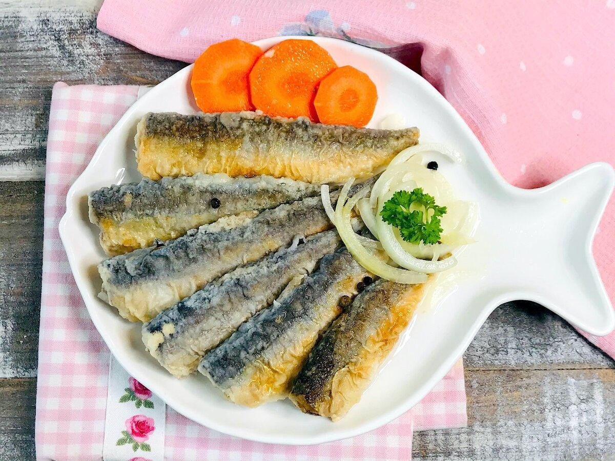 как пожарить салаку на сковороде