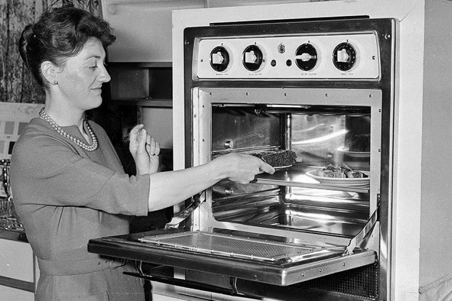 Первая микроволновая печь в мире фото