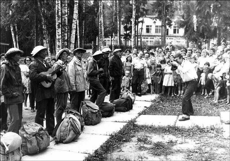 60 туристы. Советский турпоход. Туристы 60-х годов. Советский турист поход. Голодный поход.