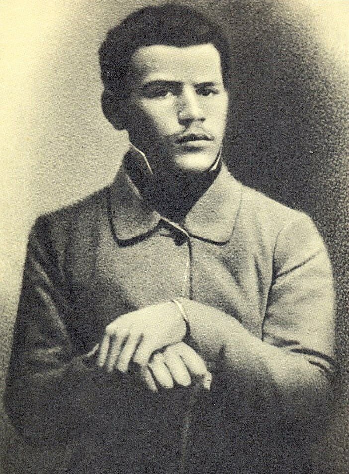 Юный писатель. Лев Николаевич толстой в молодости. Л Н толстой молодой. Толстой л.н. "Юность". Лев толстой в юности.