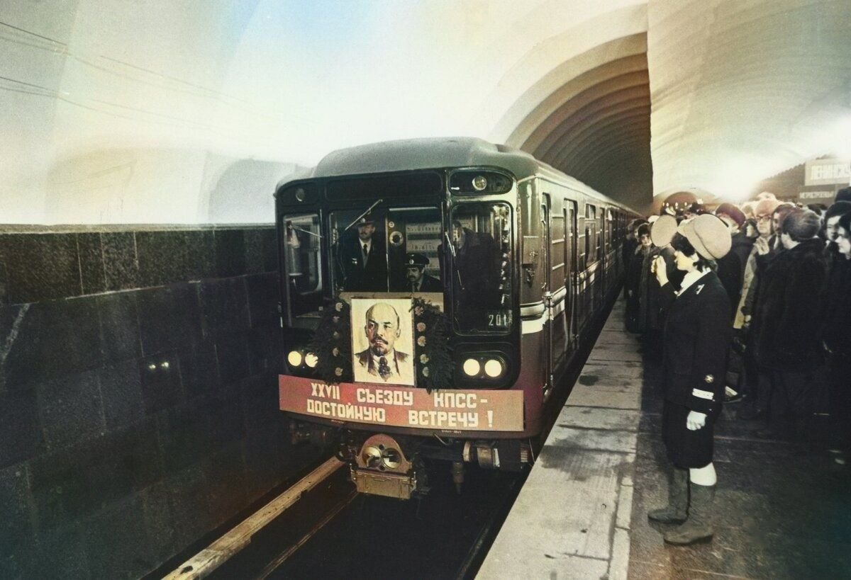 Открытие первого метрополитена