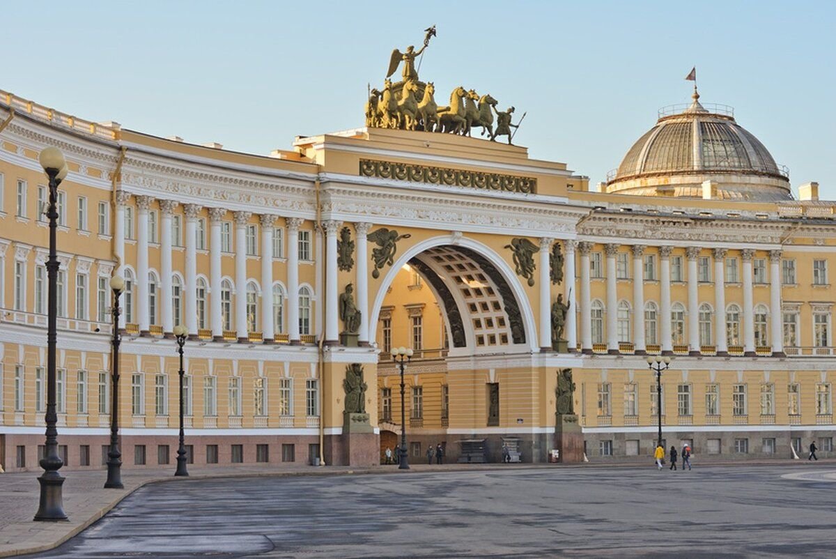 здание штаба в санкт петербурге