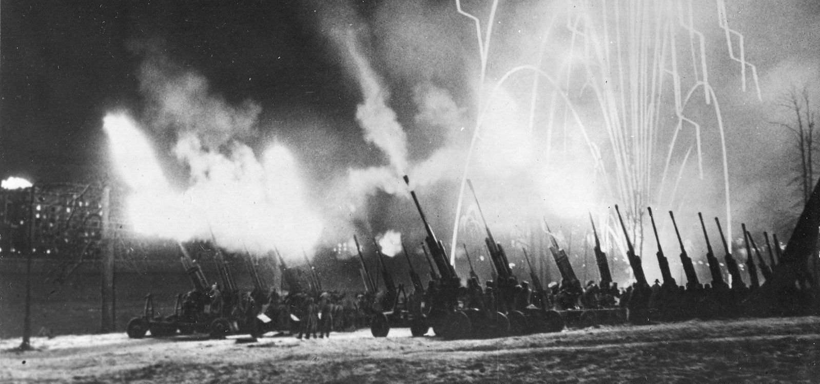 Блокада победа. Салют в Ленинграде 27 января 1944 года. Ленинградский салют 1944. Салют в честь прорыва блокады Ленинграда 1943. Салют снятия блокады Ленинграда 1944.