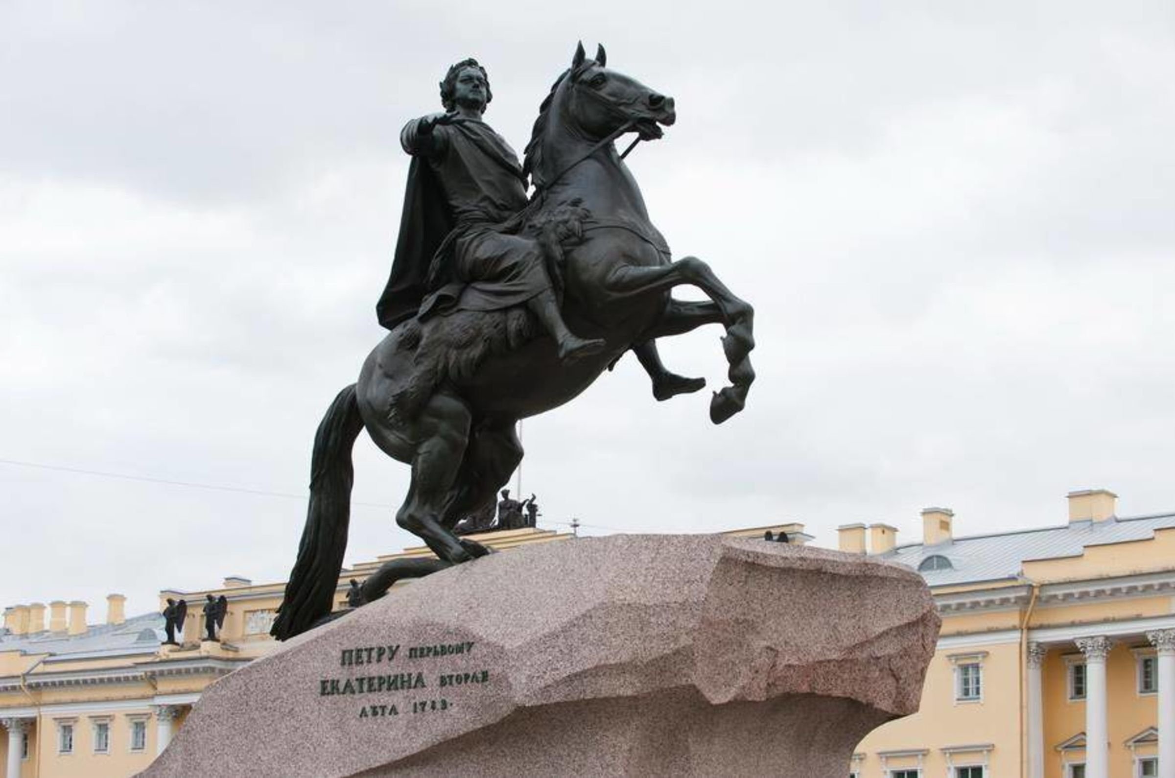 памятники в санкт петербурге на коне