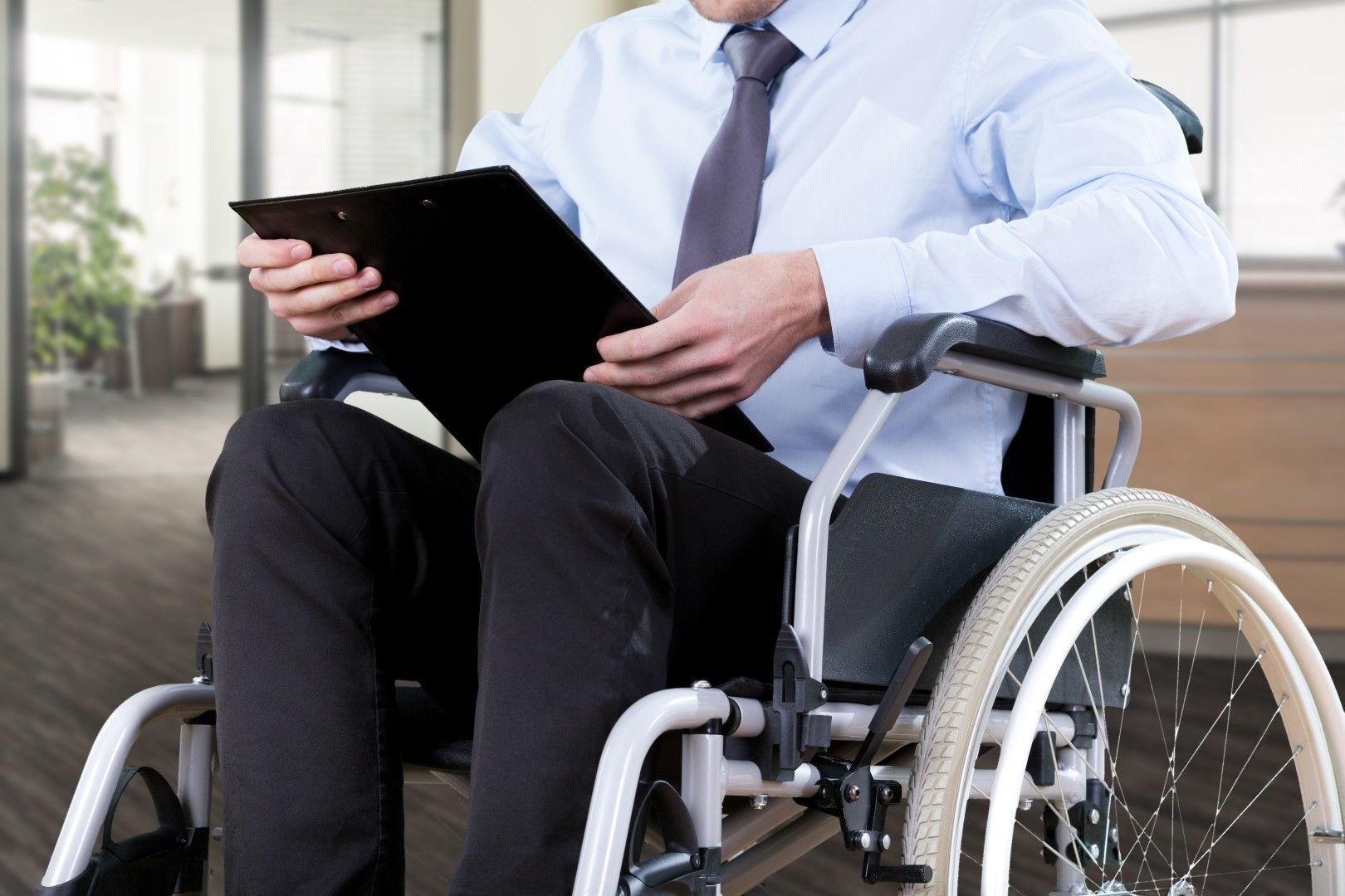 Инвалидность помогу. Инвалид. Трудоустройство инвалидов. Инвалидность. Люди с ограниченными возможностями.