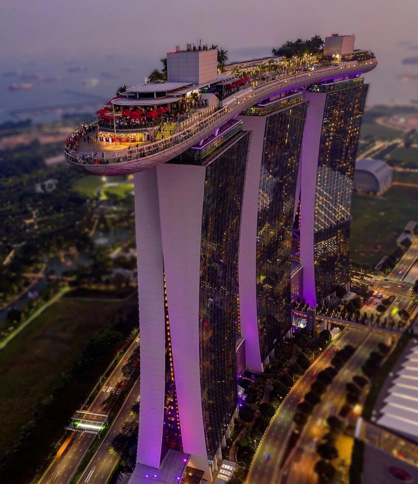 сингапур дом с кораблем на крыше