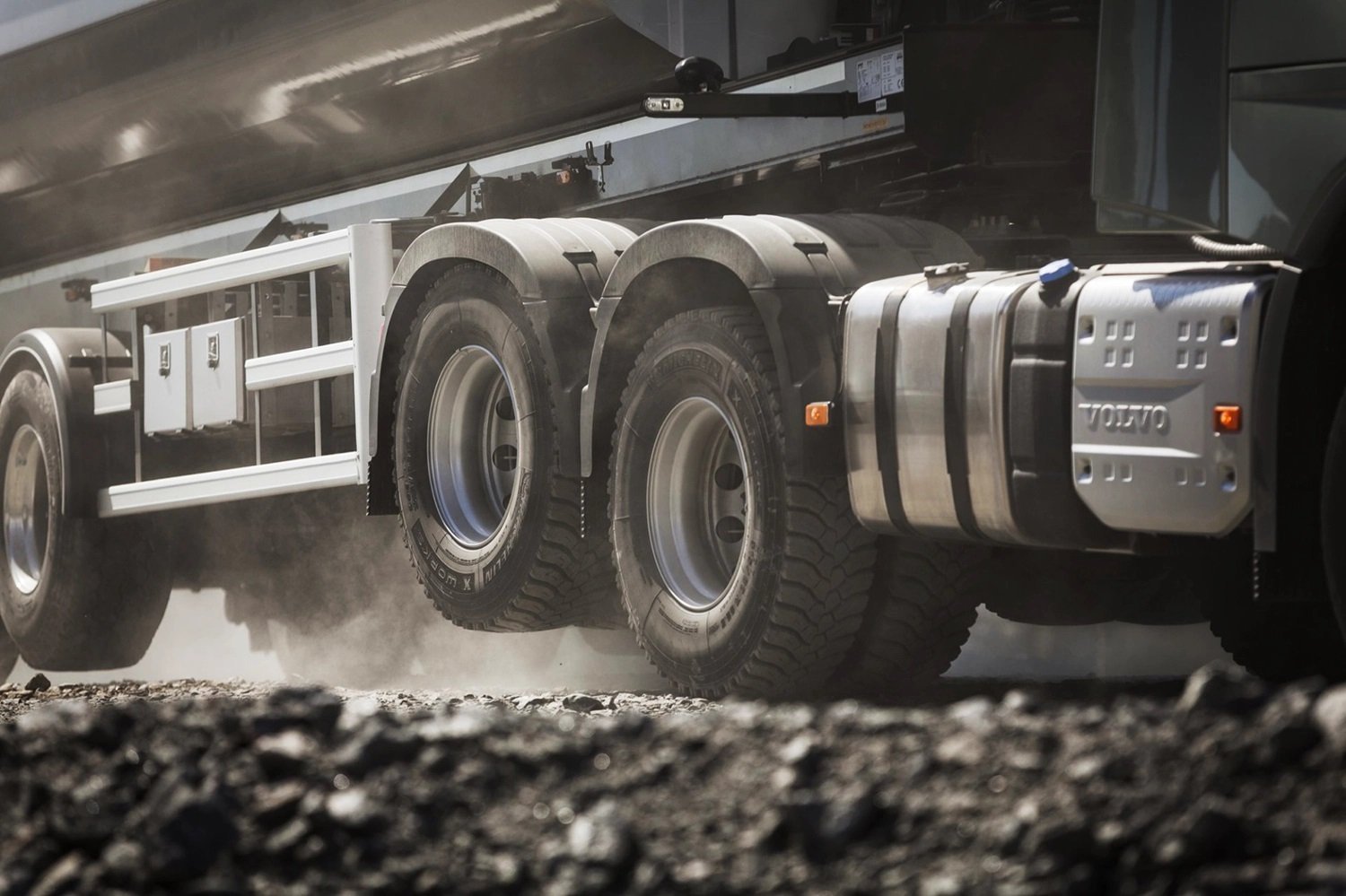 Volvo Truck Tandem Axle Lift