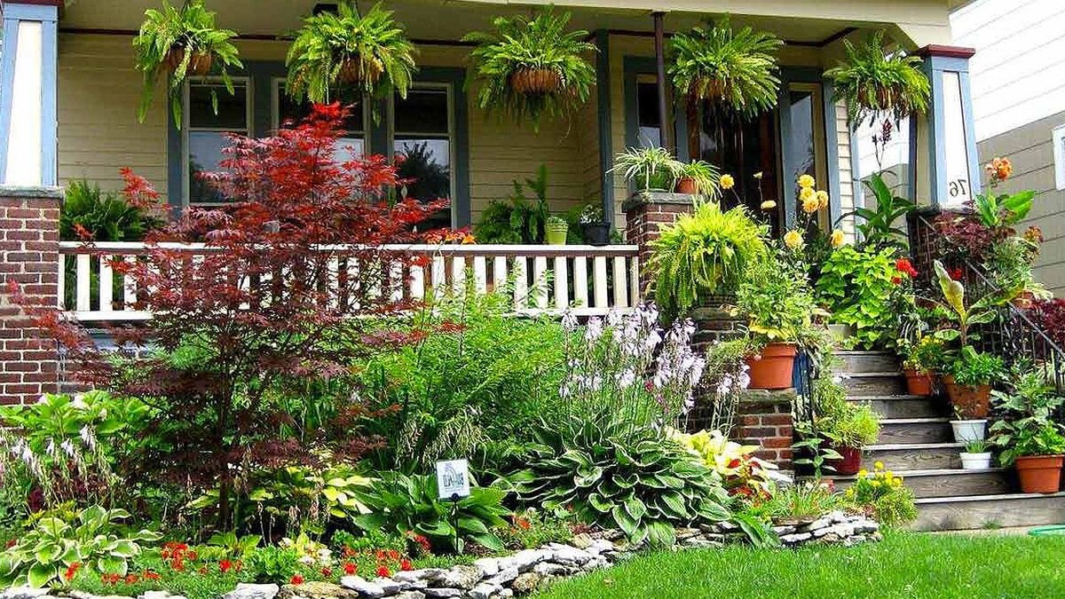 И палисадник под окном и сад и лук на грядках все это вместе было дом