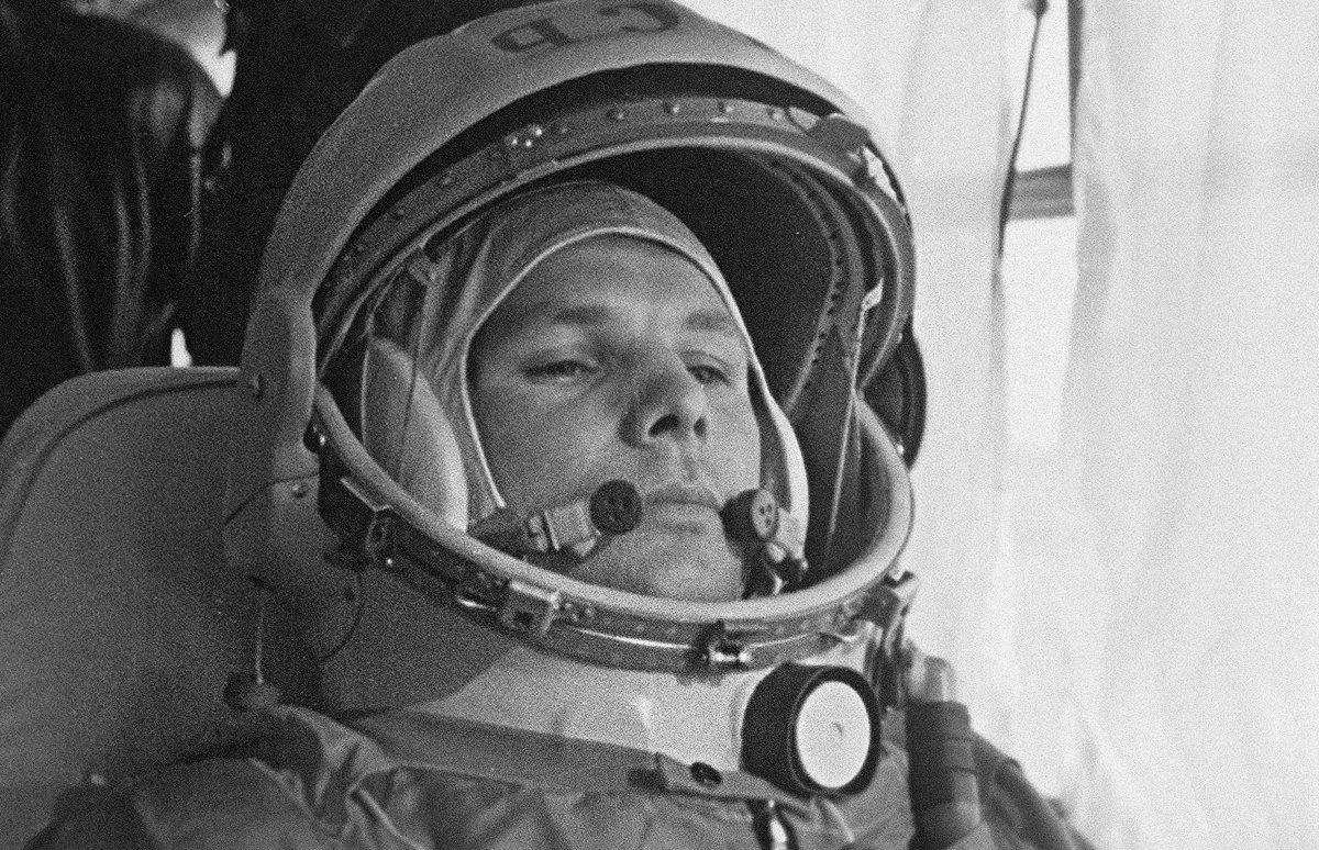 Прыжок в космос. Yuri gagarin first man in space. First man in space. Первый полет в космос. Yuri gagarin first man in space.