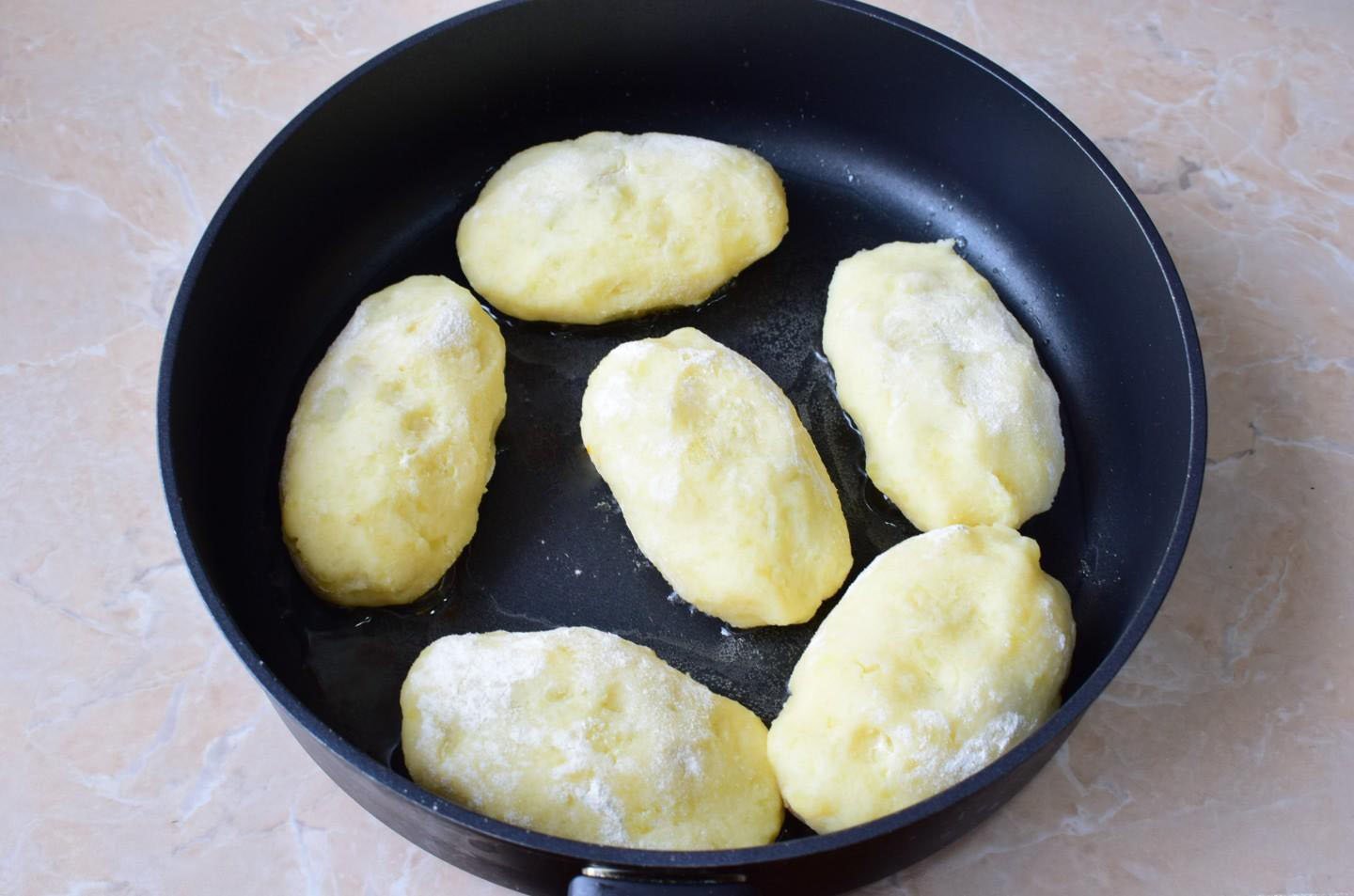 Картофельные зразы с мясным фаршем на сковороде пошаговый рецепт с фото пошагово в домашних