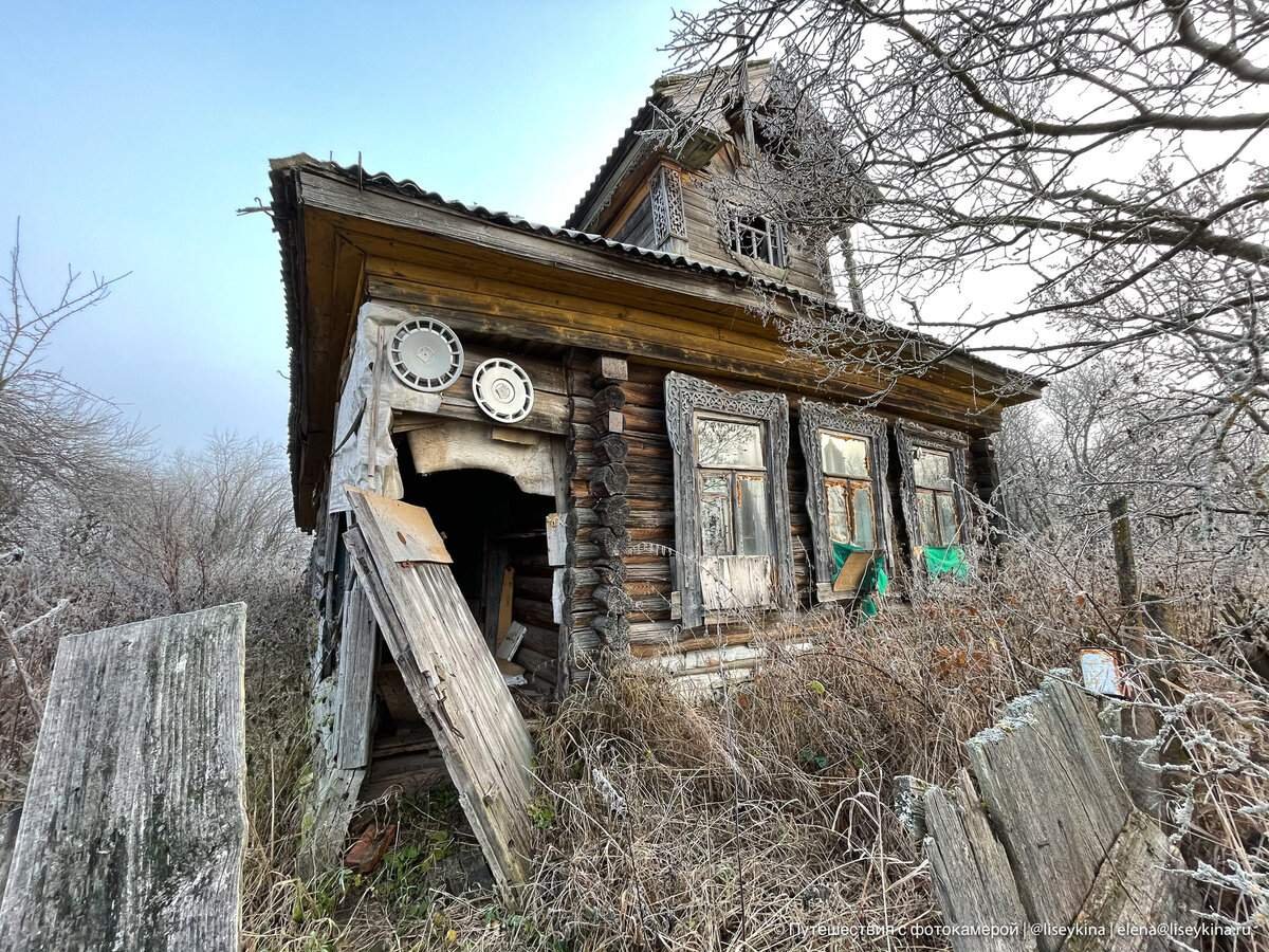 Заброшенный дом в деревне