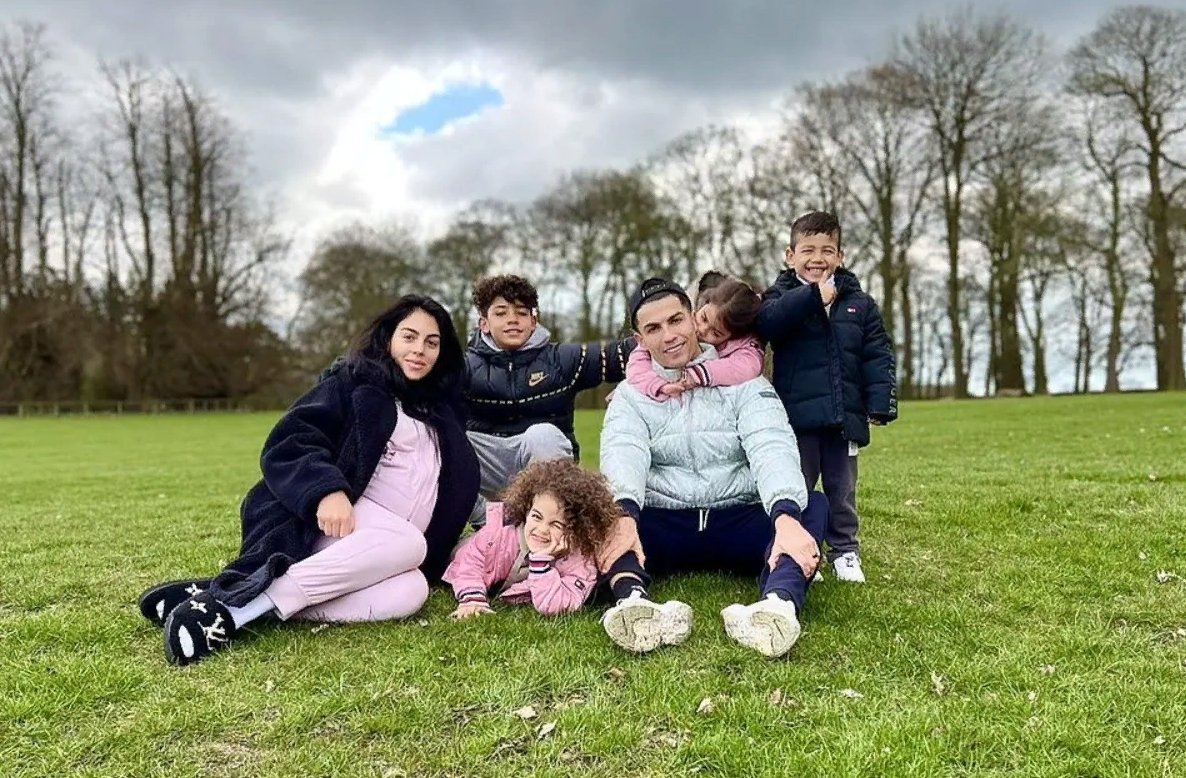 кристиано роналдо дети. кристиано роналдо дети. криштиану роналду младший. кристиано роналдо семья и дети. кристиано роналдо дети.