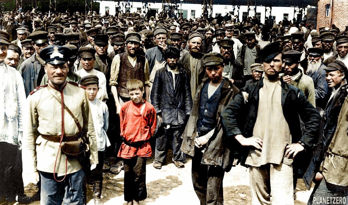 Пляжи 19 века. Парад московского гарнизона 1922 год. Татарская женская гимназия казань 19 век. Россия 1900е. Велодром в 1895 году спб.