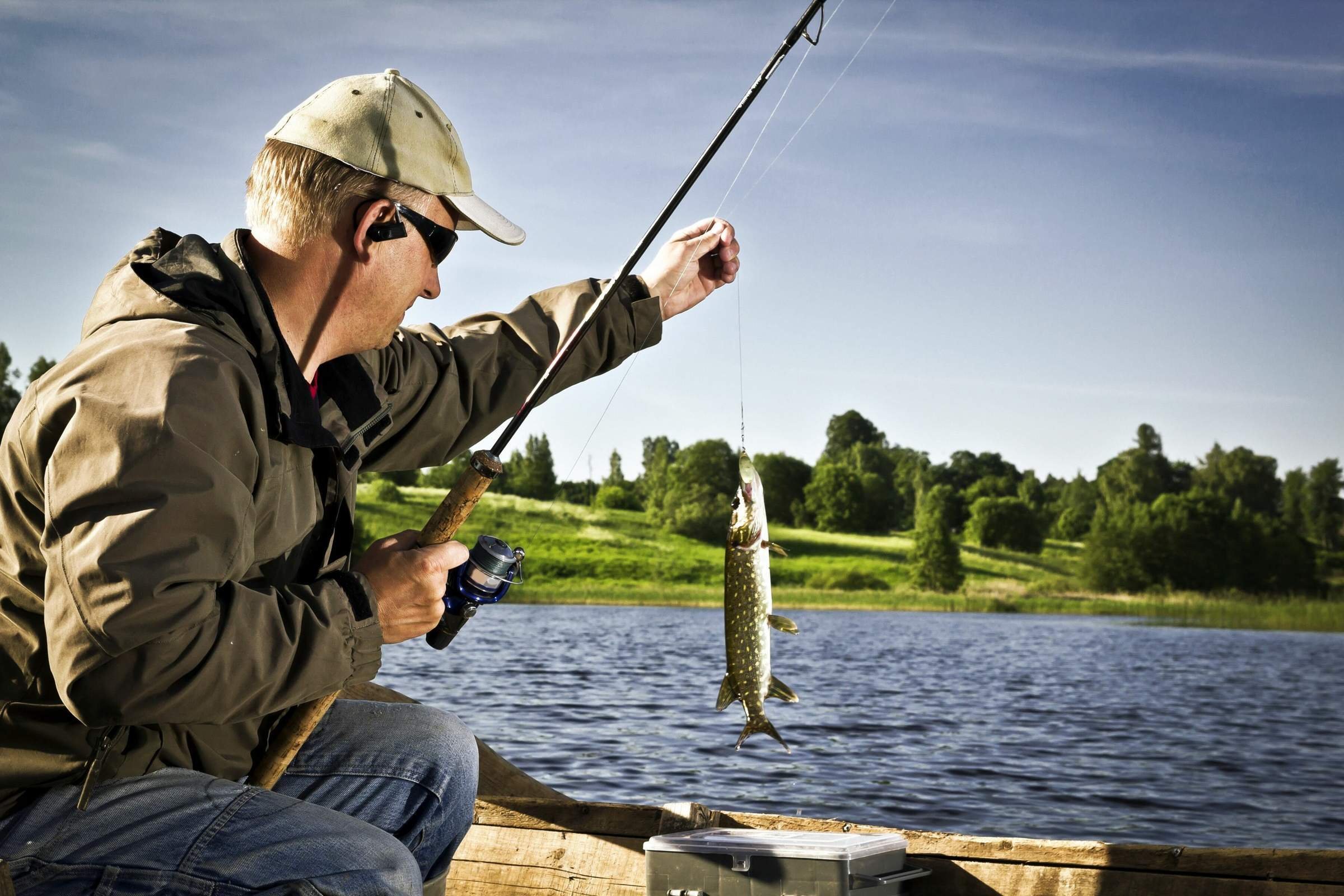 Doing fishing. Рыбалка. Рыбаклев. Рыбак с удочкой. Красивая рыбалка.