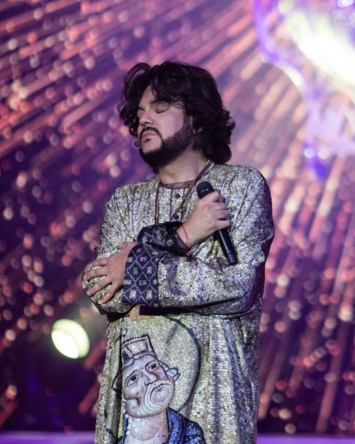 Киркоров на усталых. Киркоров на усталых. Филипп киркоров плачет. Филипп киркоров в леопардовом. Киркоров.