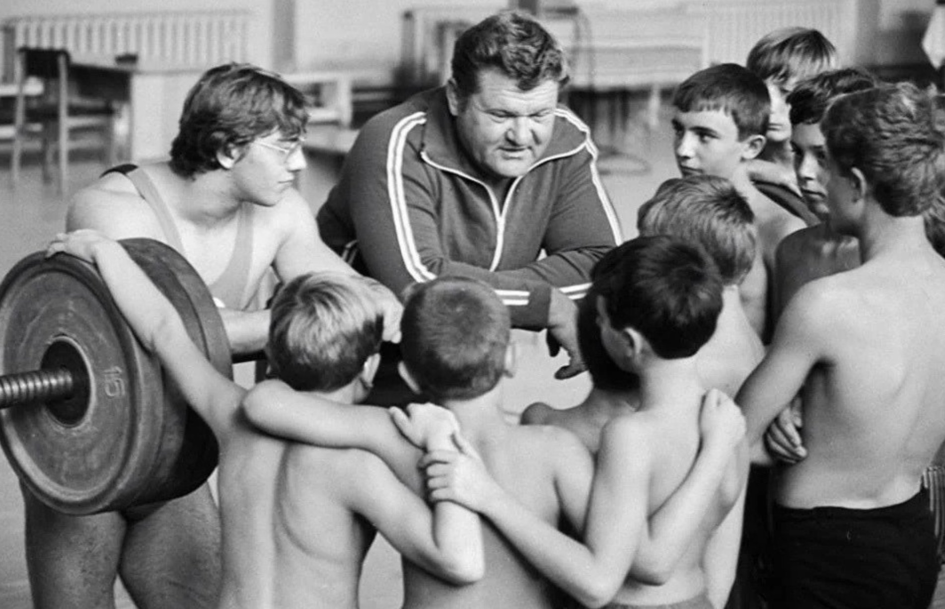 Детей во время создания. Спортивные школы в СССР. Физкультура в Советской школе.