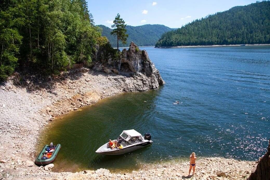 Красноярское море. Красноярск Красноярское море. Красноярское море водохранилище. Пляж Шумиха Красноярское море. Красноярское водохранилище берега.