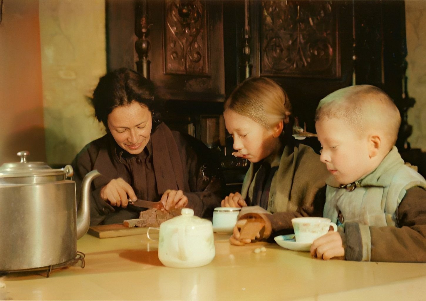 Ленинградские дети фото. Дети блокадного Ленинграда 1941 1944. Дети блокадного Ленинграда. Голодные дети блокадного Ленинграда. Блокадный Ленинград голод дети.