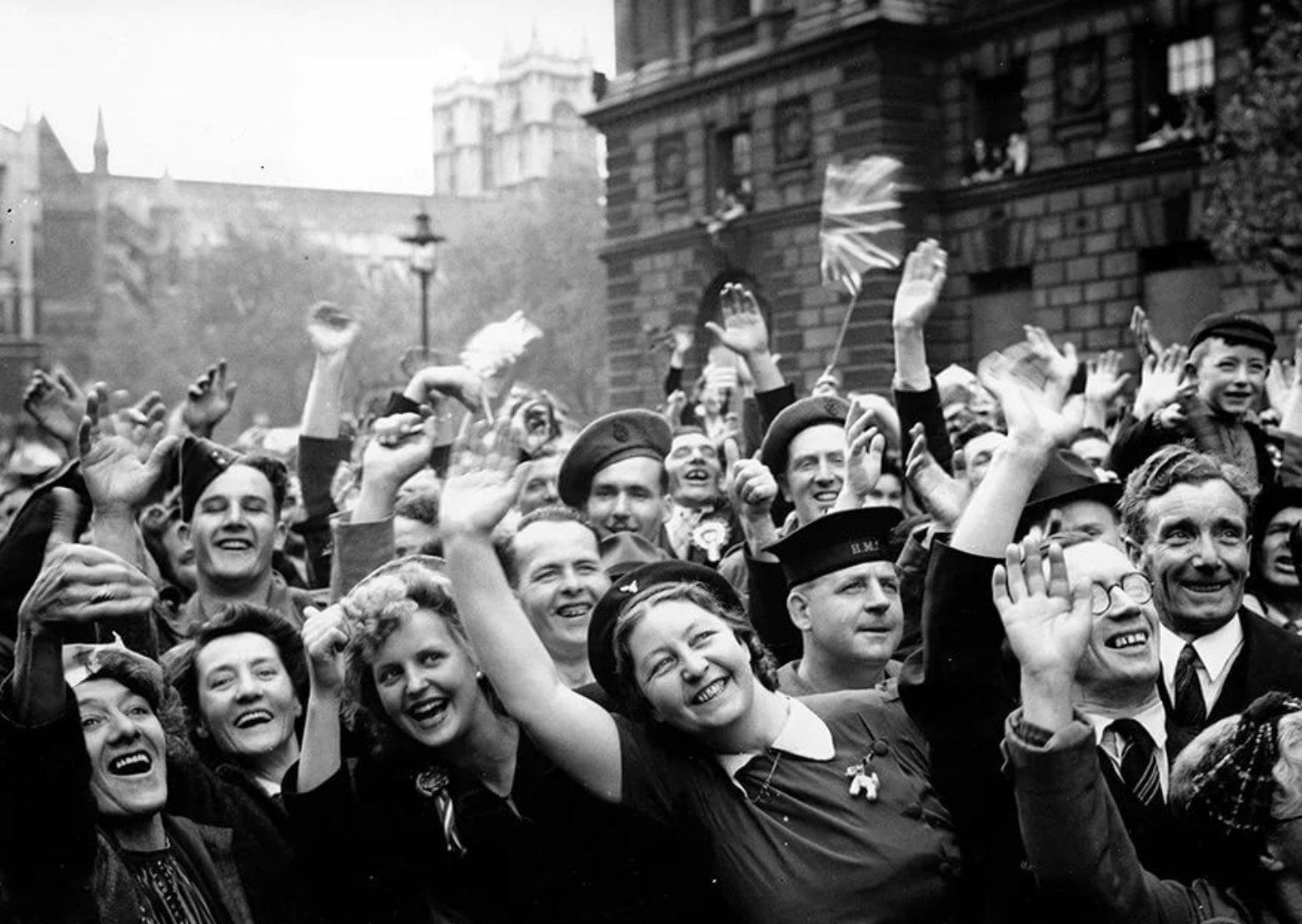 1945 фотографии. Ликование Победы 1945. Кадры Победы 1945 США. Советские люди радуются победе. Радость Победы 1945.