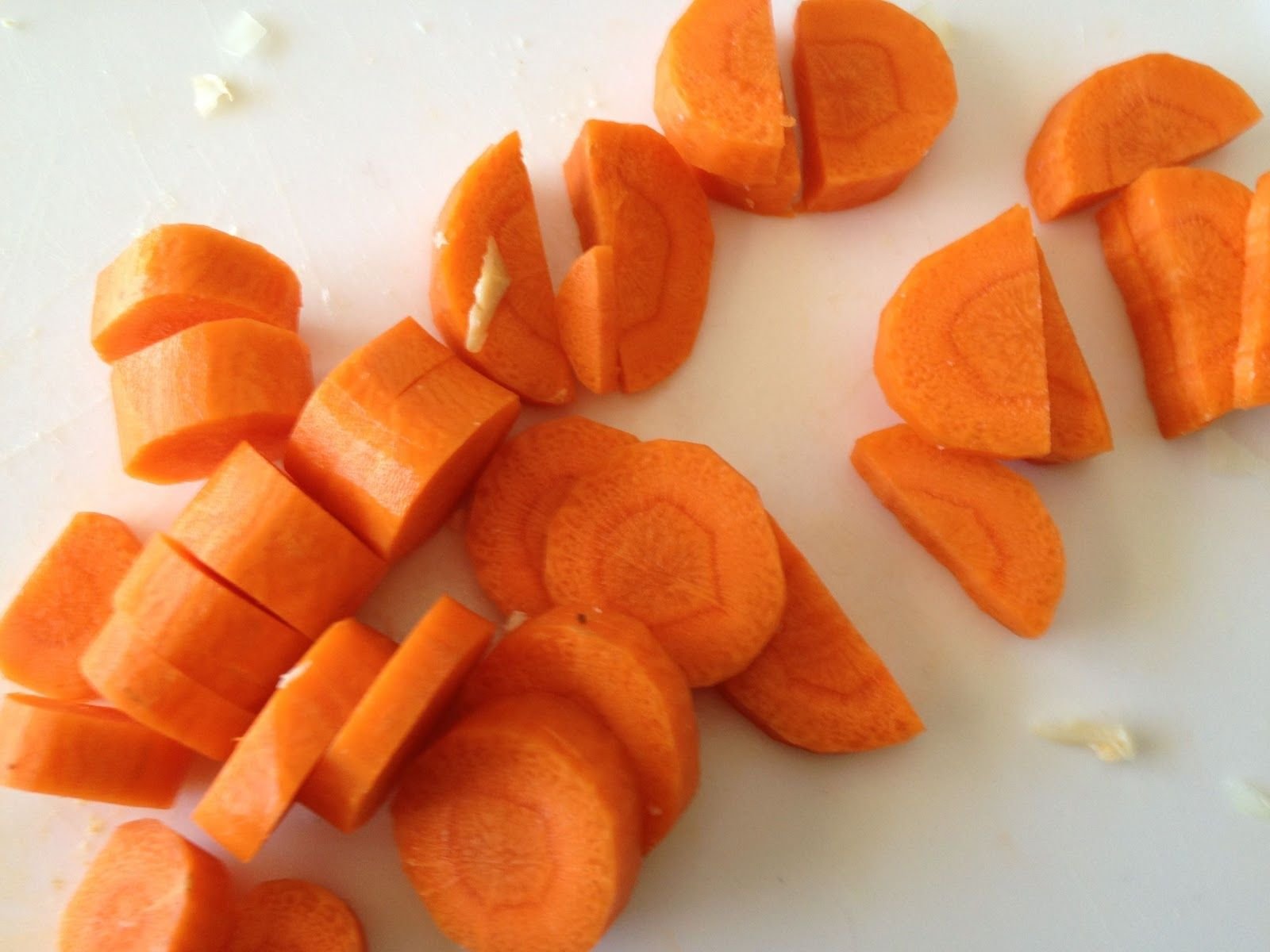 Нарезка моркови ломтиками