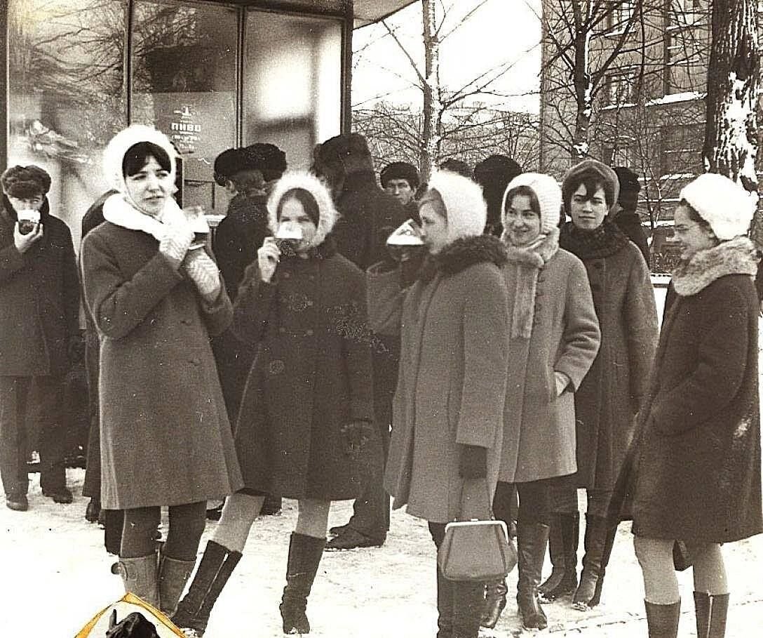 пятеро работниц. бирск басср бирский пединститут 70-е годы. капустин яр 25977. вч11143. бобби халл суперсерия 1974.