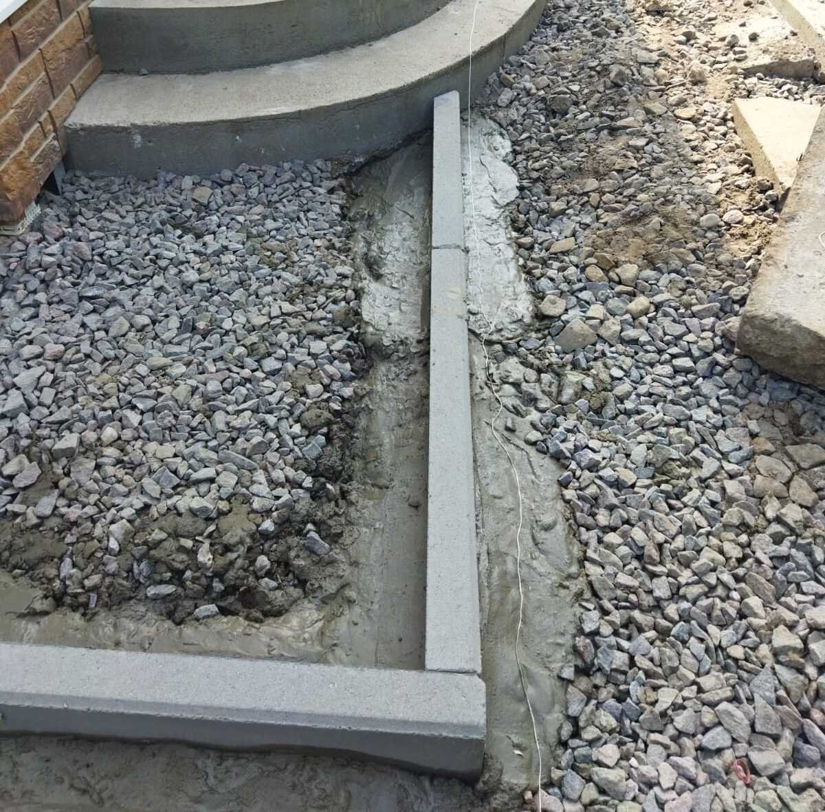 Бордюрный камень на цоколь