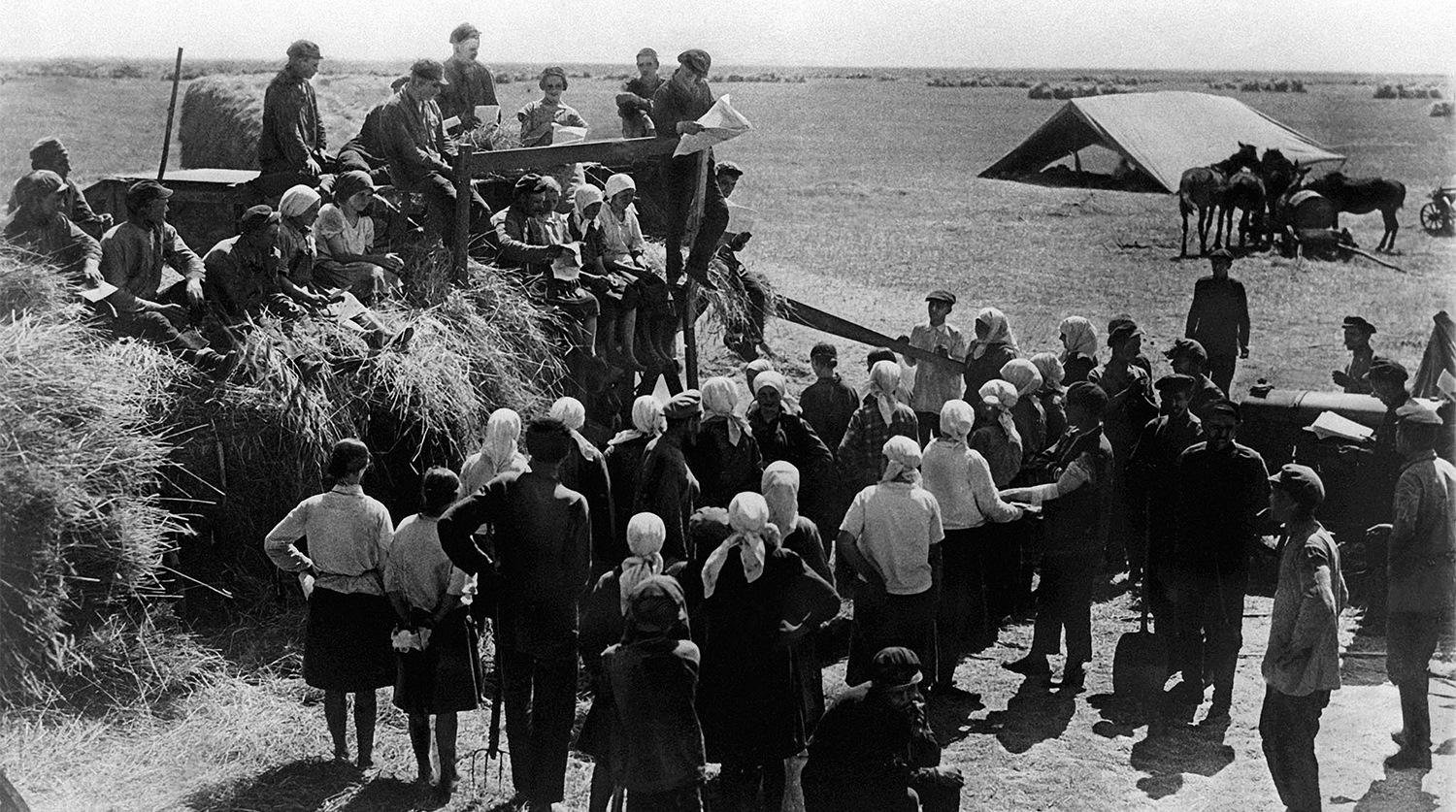 Кооперация в деревне. Колхоз СССР 1930 годы. Коллективизация сельского хозяйства в СССР колхоз. Коллективизация сельского хозяйства Аратов. Сельское хозяйство в 30-е годы в СССР.