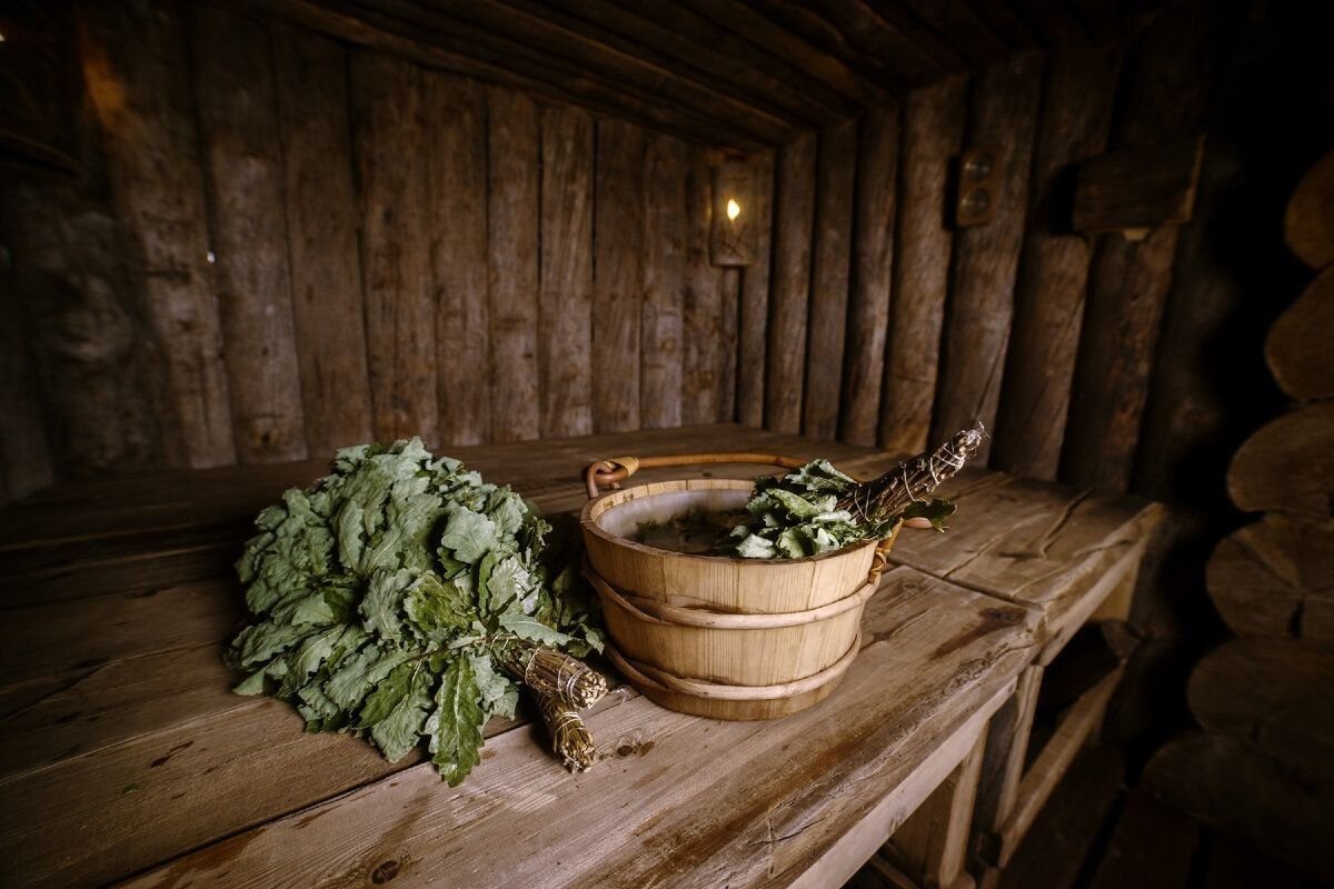 Фото бани с вениками