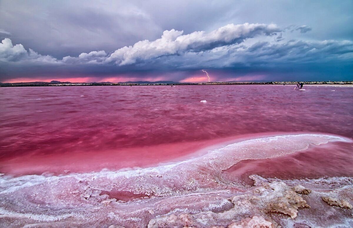 Соленые воды планеты. Озеро Ретба Сенегал. Ретба — розовое озеро в Сенегале.. Розовое озеро Хиллер Австралия. Озеро Хиллер (остров Миддл).