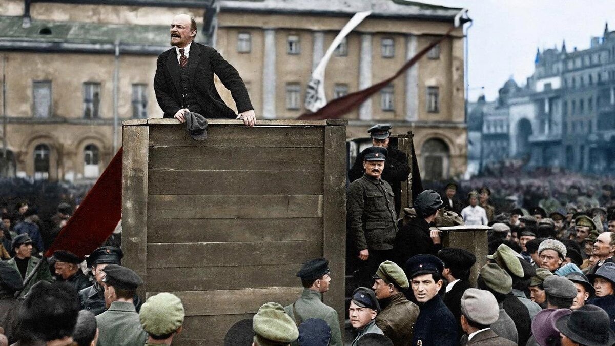 Ленин на митинге в Петрограде 1917 году