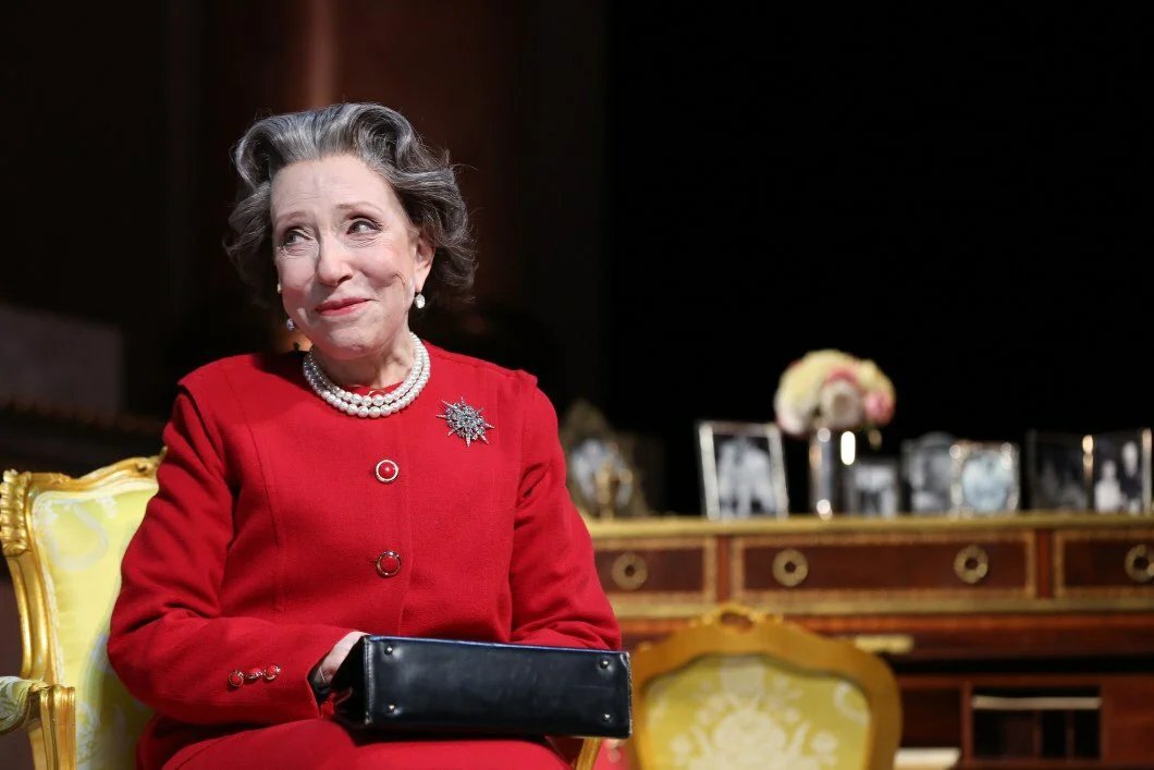 Чурикова аудиенция. Аудиенция спектакль вахтангова. Аудиенция что это значит. Аудиенция что это значит. Чурикова аудиенция.