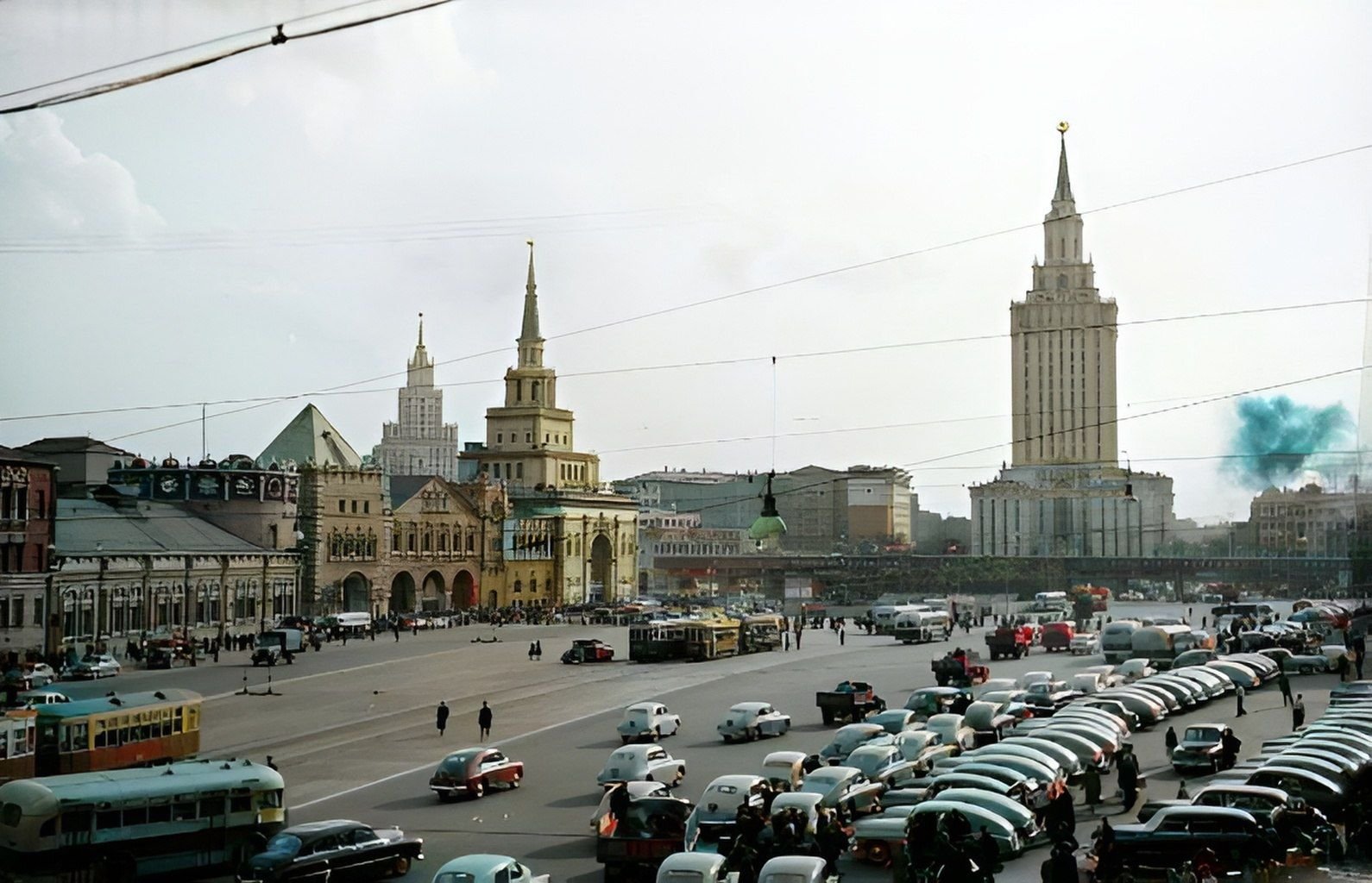 Москва в 90-е площадь трех вокзалов