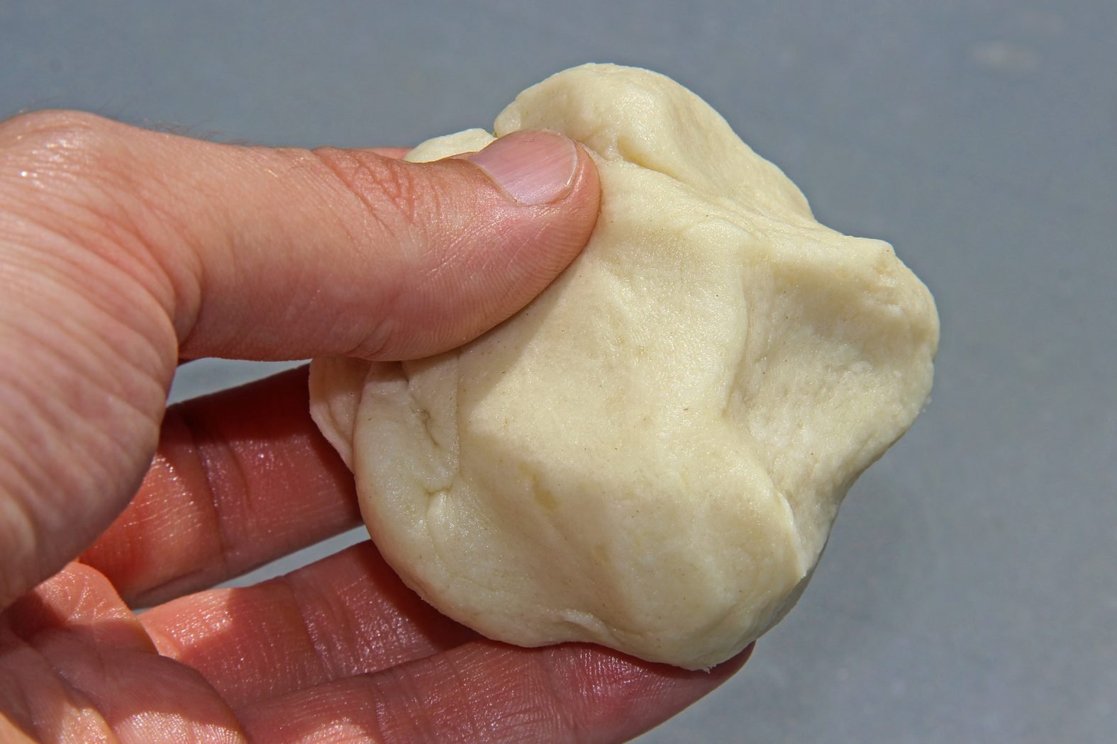 тесто на карася. тесто для рыбалки. чесночное тесто для рыбалки. тесто. тесто для ловли.