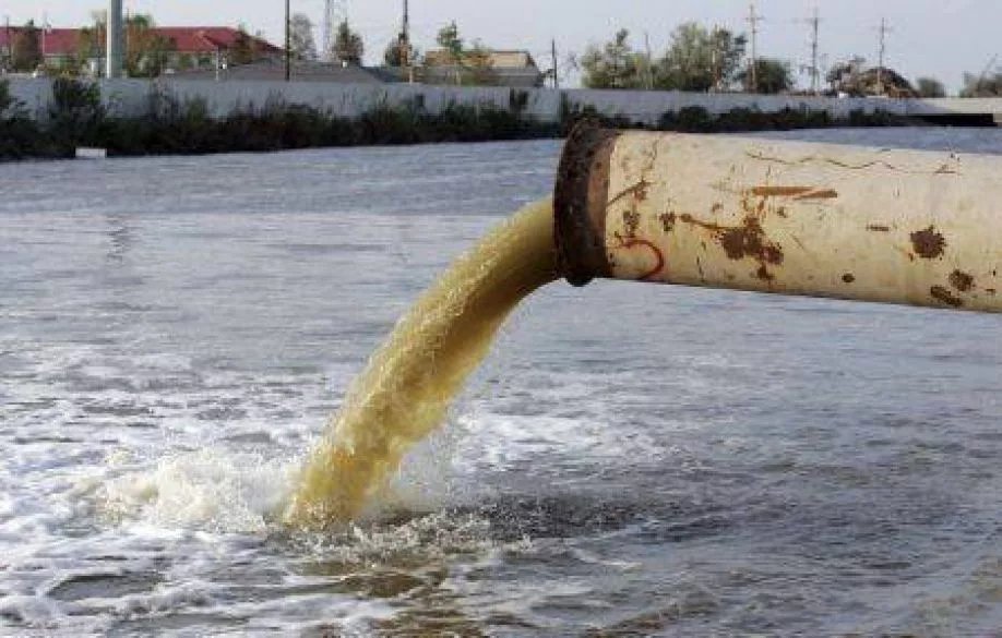 Завод загрязняющий воду картинка