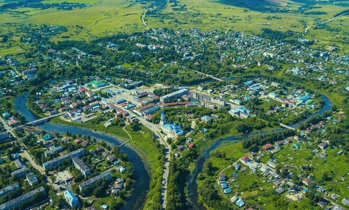 Городское поселение население. Кашин Тверская область. Городское поселение город Кашин. Кашин река Кашинка. Город Кашин вид сверху.