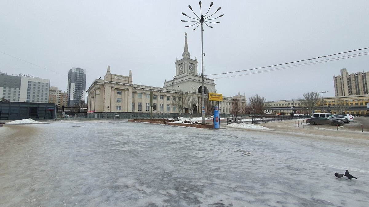 Волгоград 1 екатеринбург. Волгоград 1, Волгоград, Привокзальная площадь.