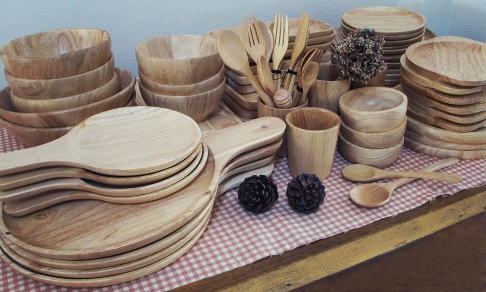 Для изготовления посуды используют. Деревянная посуда. Изделия из дерева посуда. Набор деревянной посуды. Старинная деревянная посуда.