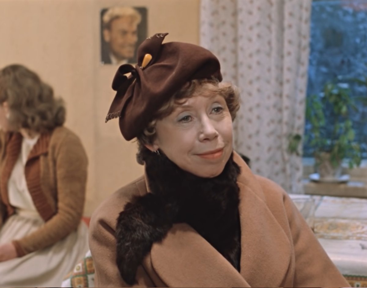 москва слезам не верит три подруги. басов в фильме москва слезам не верит. крылатые фразы из фильма москва слезам не верит. мама москва не верит слезам. москва слезам не верит фильм 1979 общага.