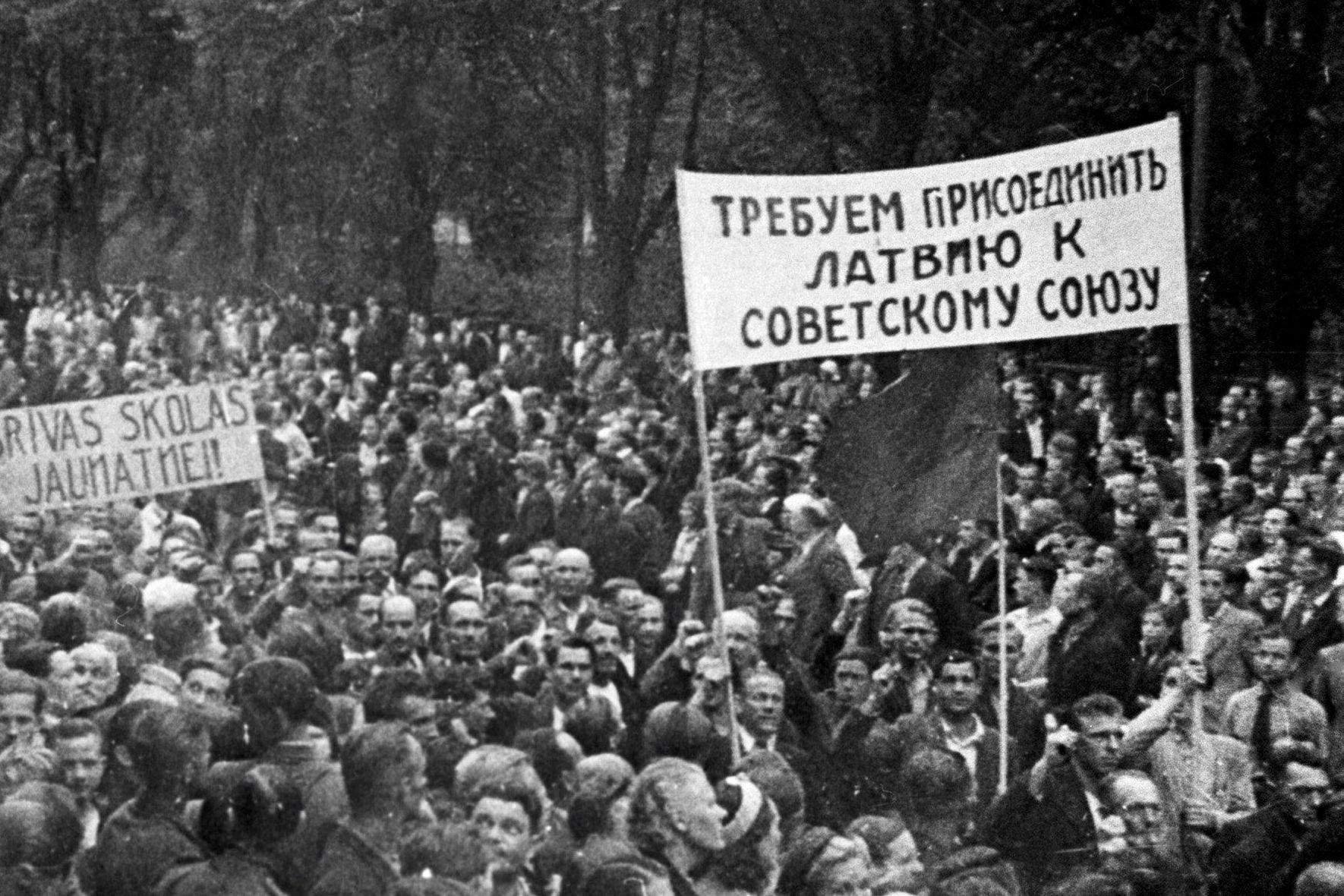 Оккупация эстонии. Присоединение Латвии к СССР. Митинги в Прибалтике за присоединение к СССР. Присоединение Эстонии к СССР. Латыши в СССР.