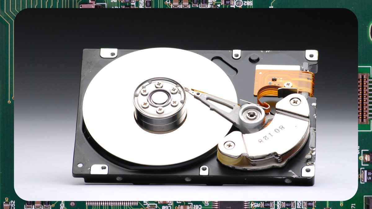 Жесткий диск hdd. HDD (жесткий диск) hard Disk Drive. CHS жесткий диск. Магнитный жесткий диск HDD. Винчестер жесткий магнитный.