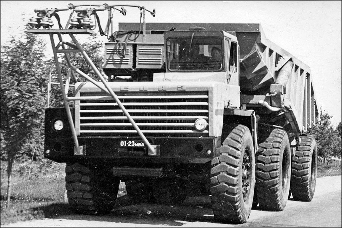 Карьерный маз. Карьерный маз. Карьерный самосвал маз 525. Карьерный самосвал маз 525. Троллейвоз маз-525.