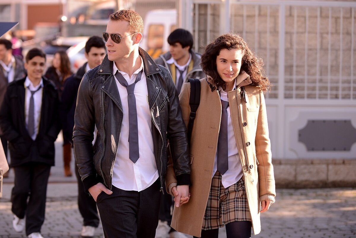 в ожидании солнца / güneşi beklerken, 2013–2014. керем бурсин gunesi beklerken. зейнеп и керем турецкий. ожидающий солнца. в ожидании солнца / gunesi beklerken (2013).