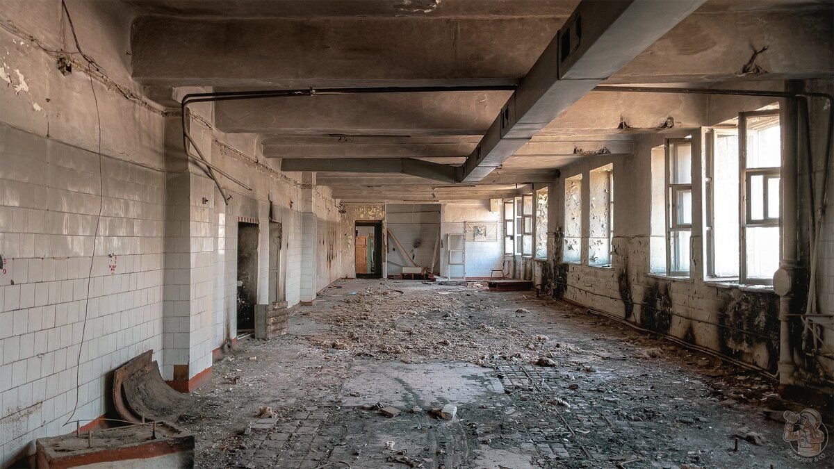 Почему закрыли заводы. Почему закрыли заводы. Заброшенная россия. Заброшки россии. Заброшенные заводы россии.