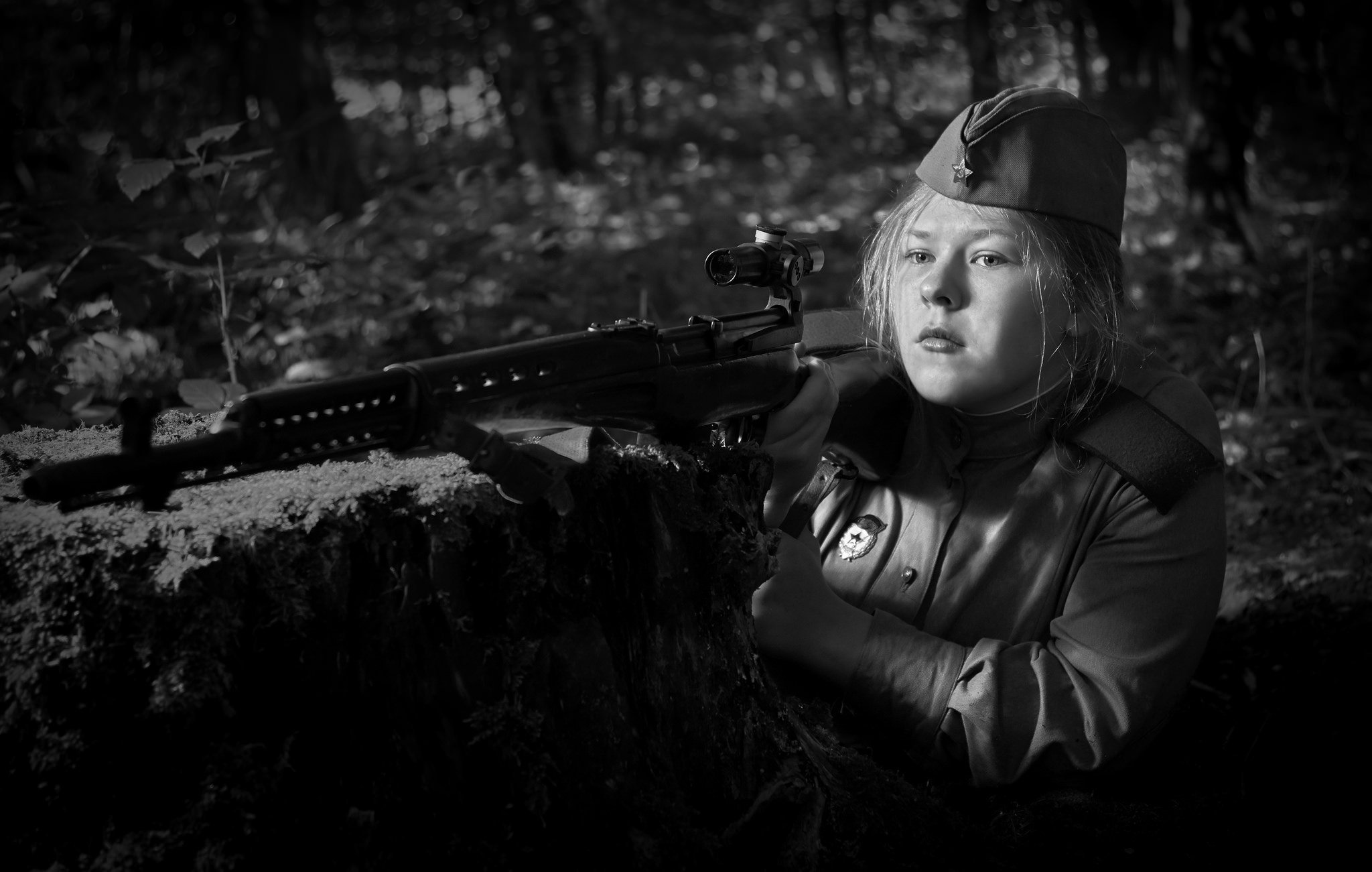 Брянск девочка с ружьем. Маша Матюхина, снайпер. Снайпер Катя Родионова. Девушка снайпер. Девочка война.