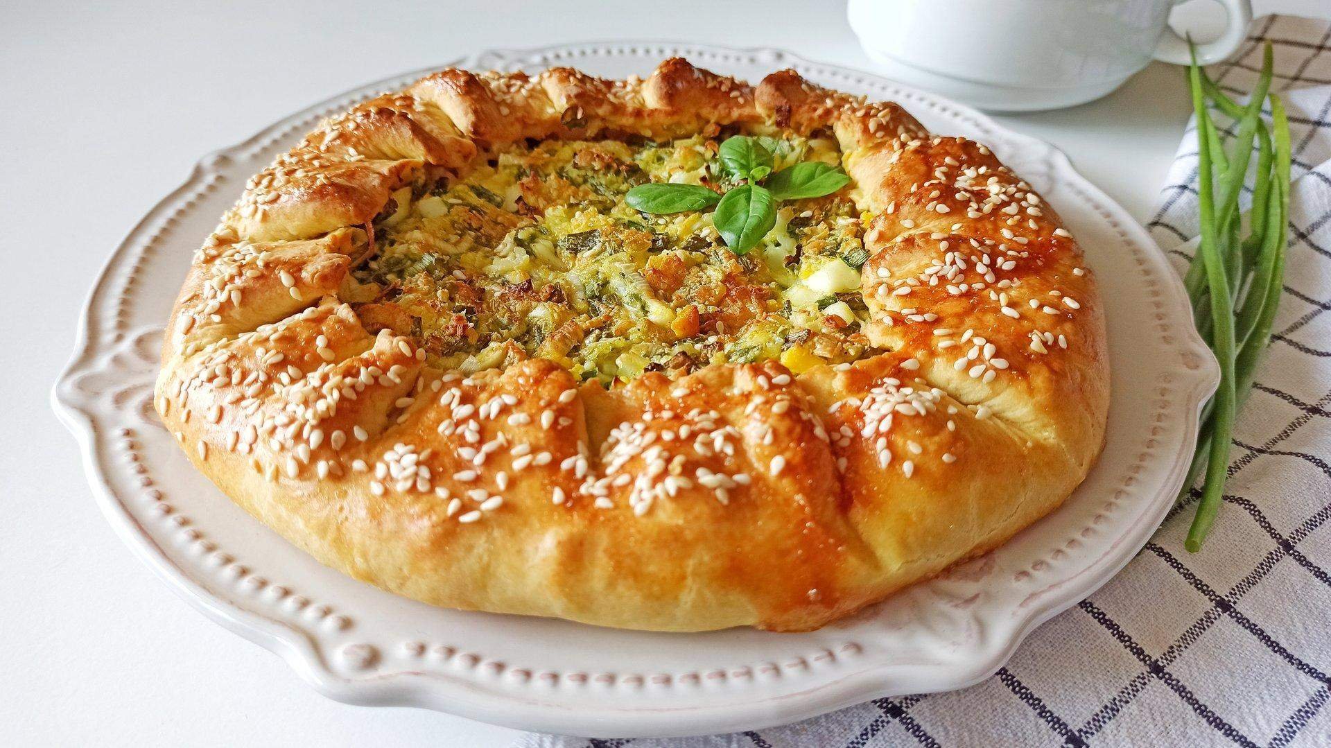 Луковый пирог открытый