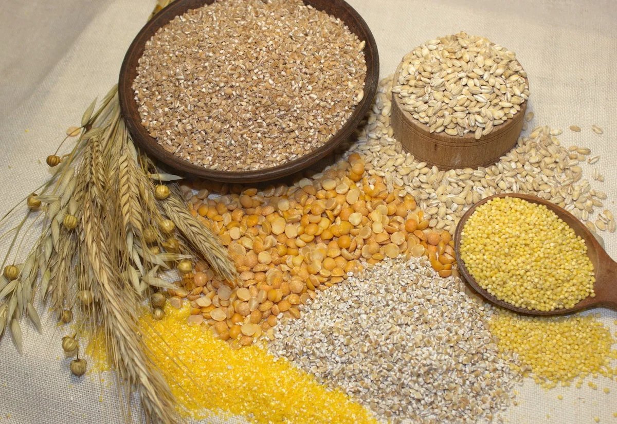 Зерновые бобовые культуры. Узбекские крупы. Пшено ривьера. Фасовка крупы в пакеты. Мешки с крупой.