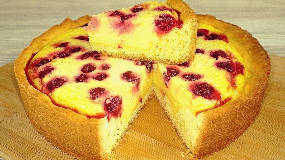 пирог с клюквой и брусникой. шарлотка с вареньем. пироги. цветаевский яблочный пирог юлии высоцкой. большие пироги.