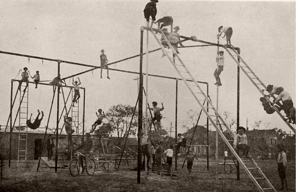 Детская площадка 1900