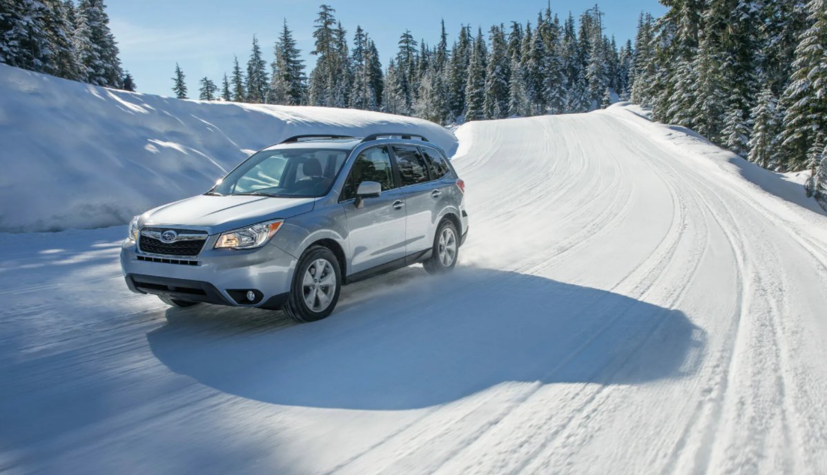 Китайские автомобили зимой. Недорогие кроссоверы на зиму. Car Snow field.