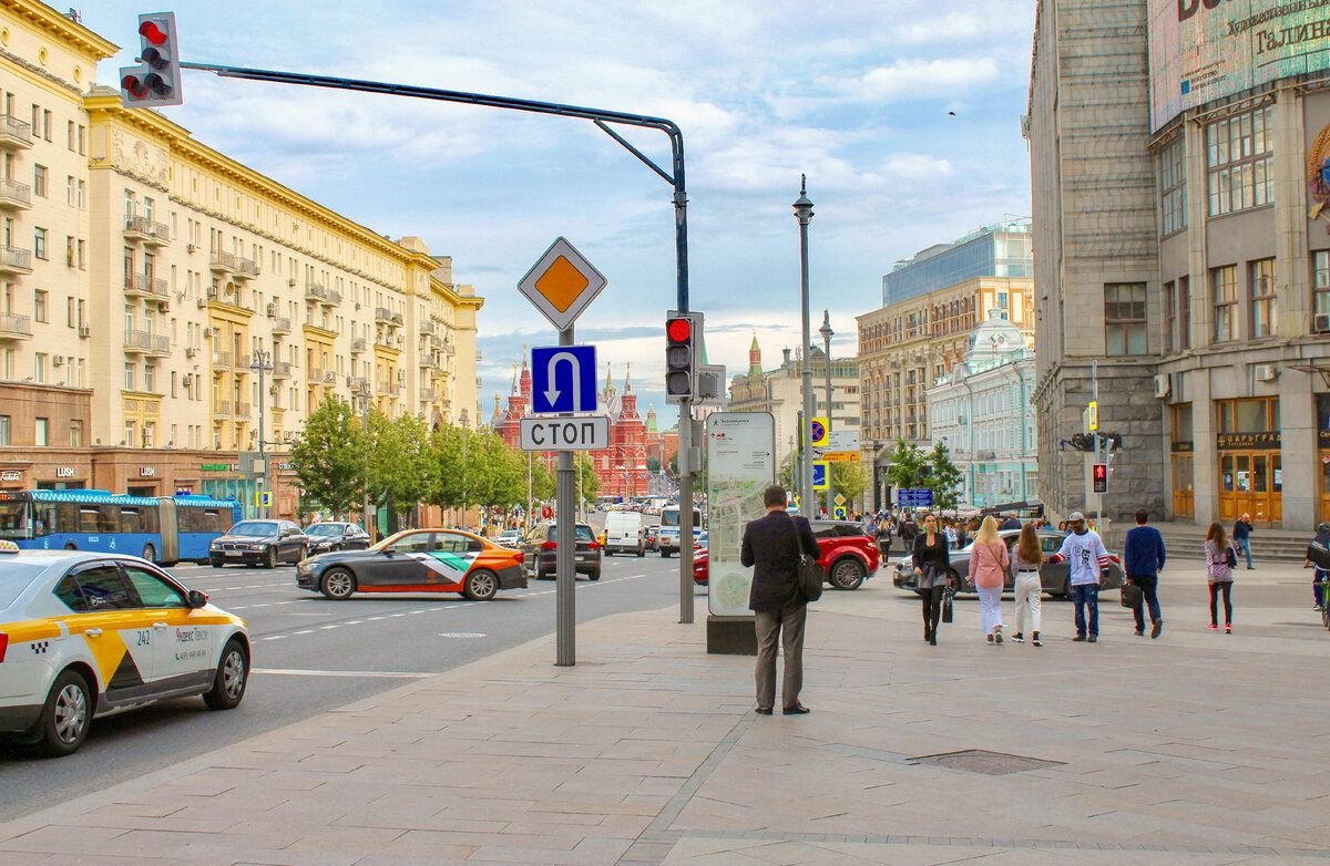 Начало московская. Тверская улица 1990. Тверская улица в 1990е. Улица Тверская Москва 90х. Тверская улица 2005 год.